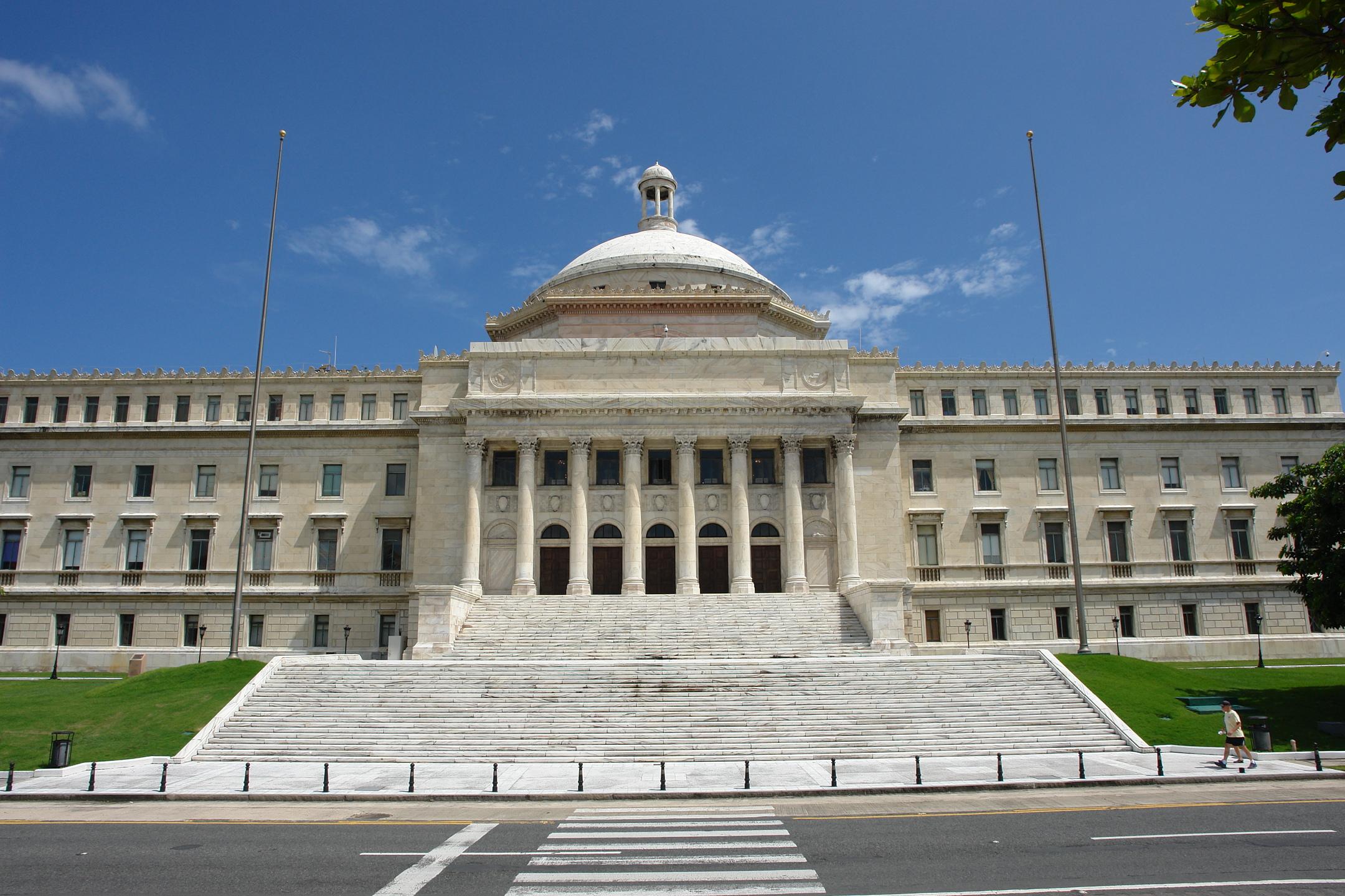 Capitolio de Puerto Rico - San Juan (Puerta de Tierra) - 2011 00130